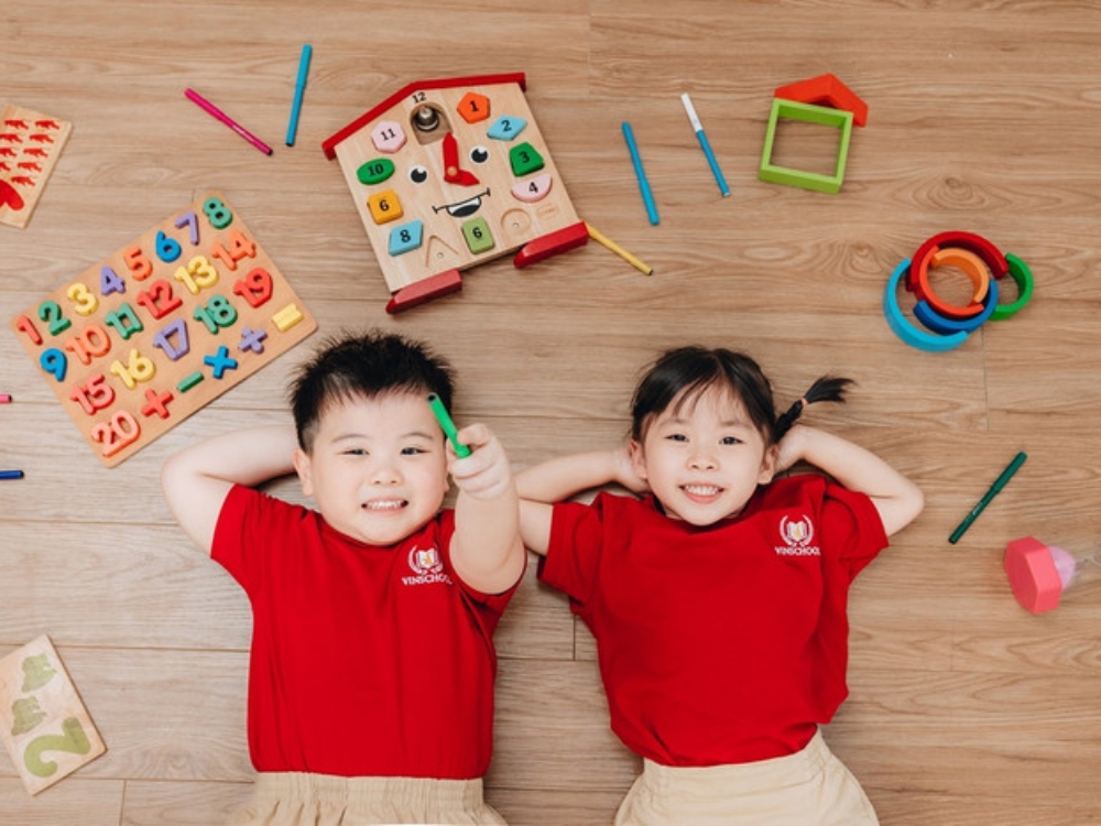 Phát triển tư duy & năng lực cảm xúc - xã hội cho trẻ từ 18 tháng